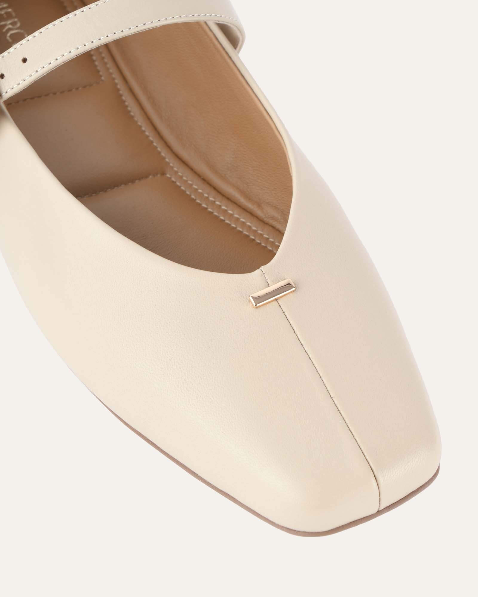 APRIL CASUAL FLATS SAND LEATHER image