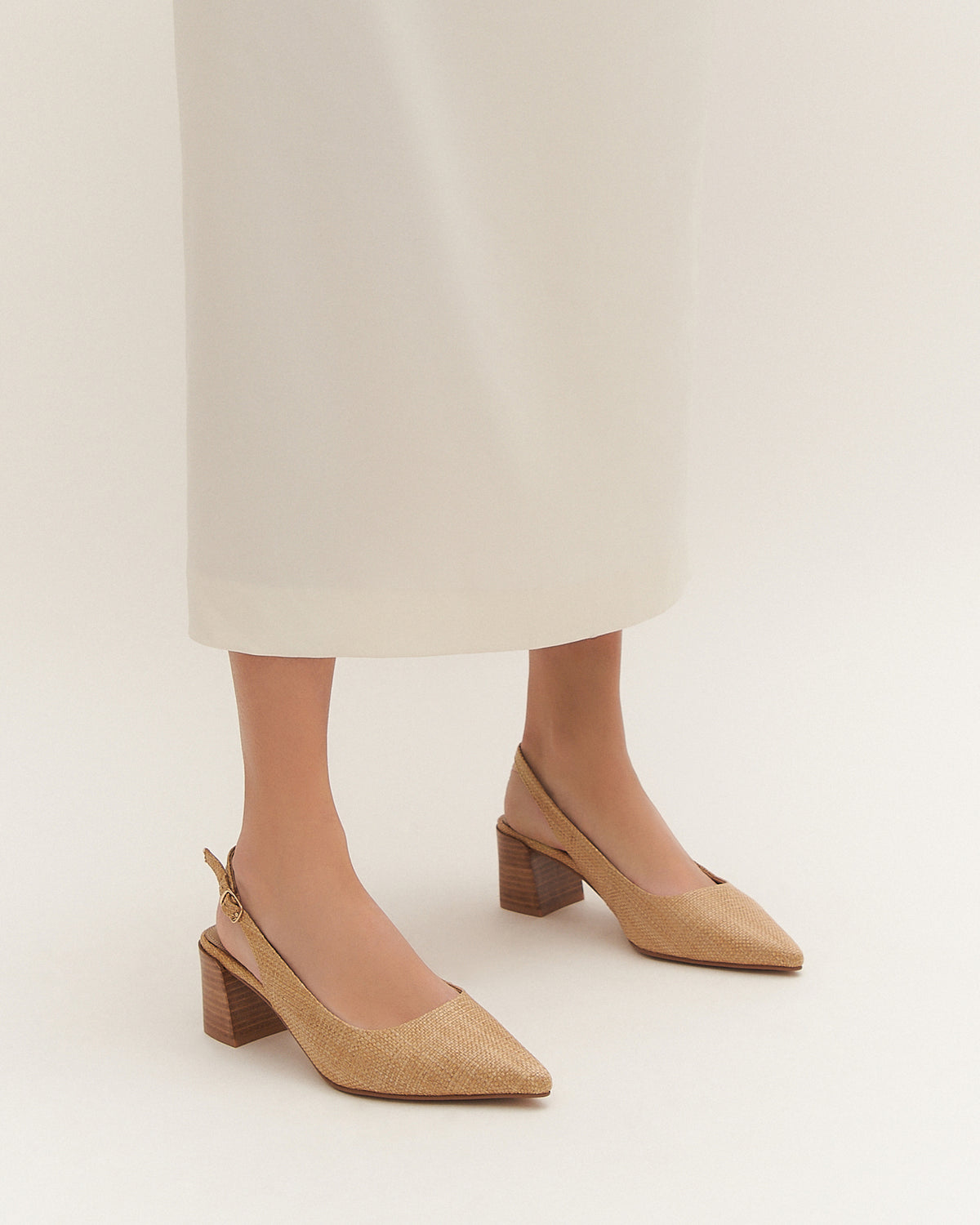 CARA LOW HEELS TAN RAFFIA