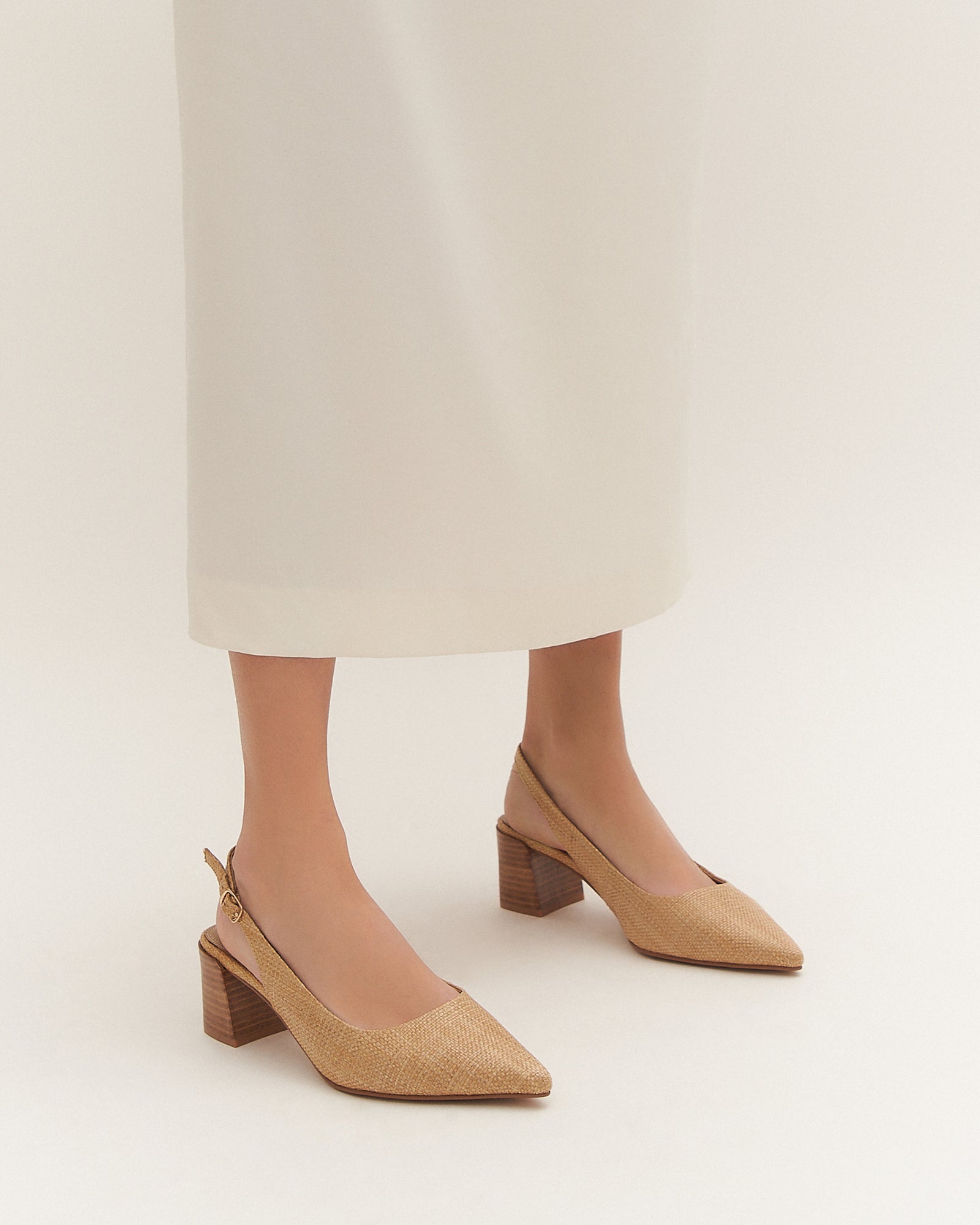 CARA LOW HEELS TAN RAFFIA image