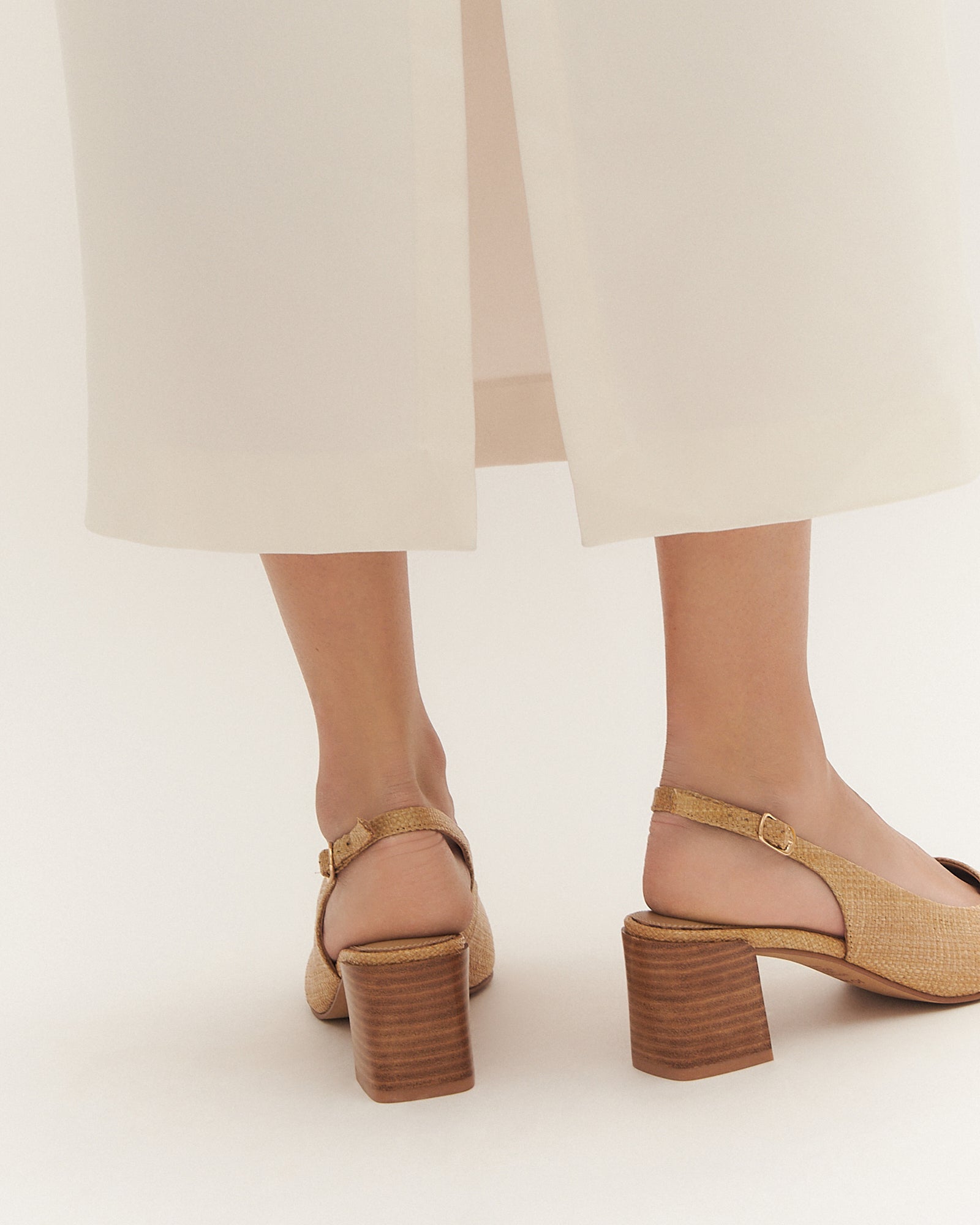 CARA LOW HEELS TAN RAFFIA image