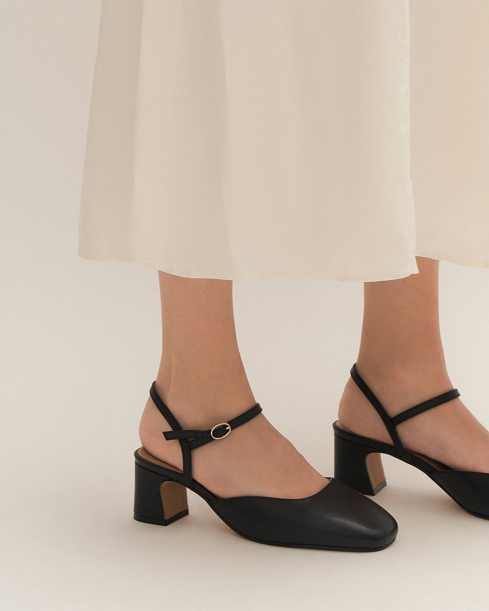 JEWEL LOW HEELS BLACK LEATHER image