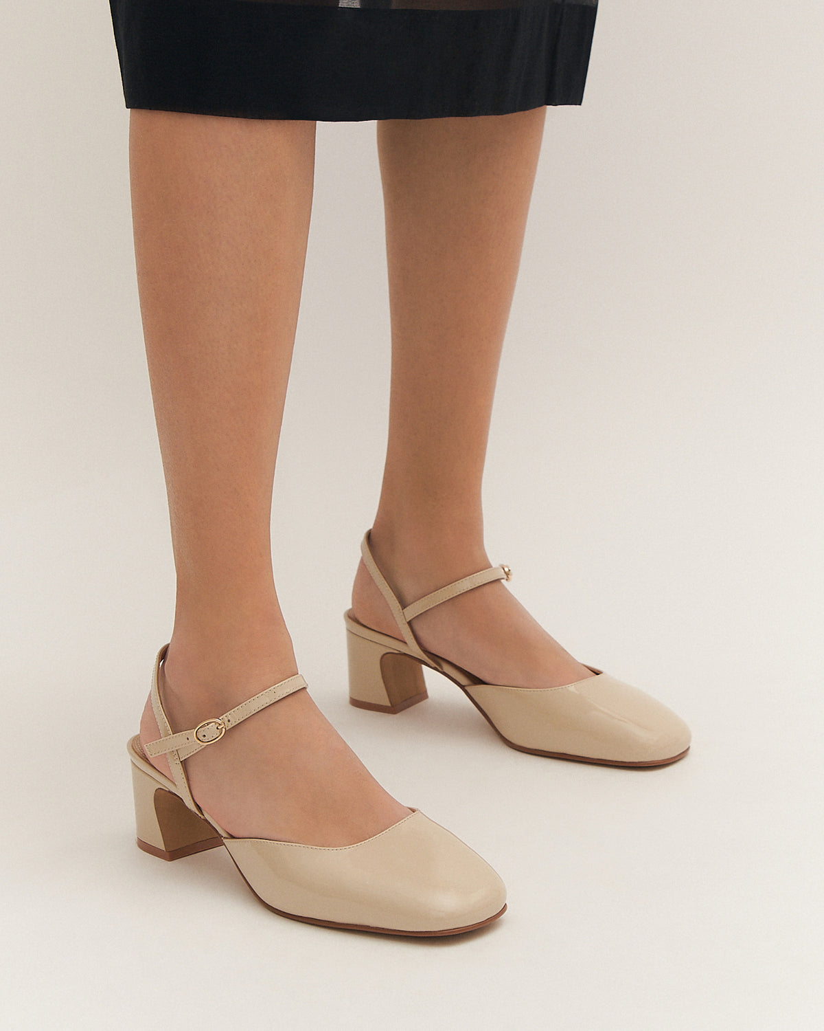 JEWEL LOW HEELS SAND PATENT