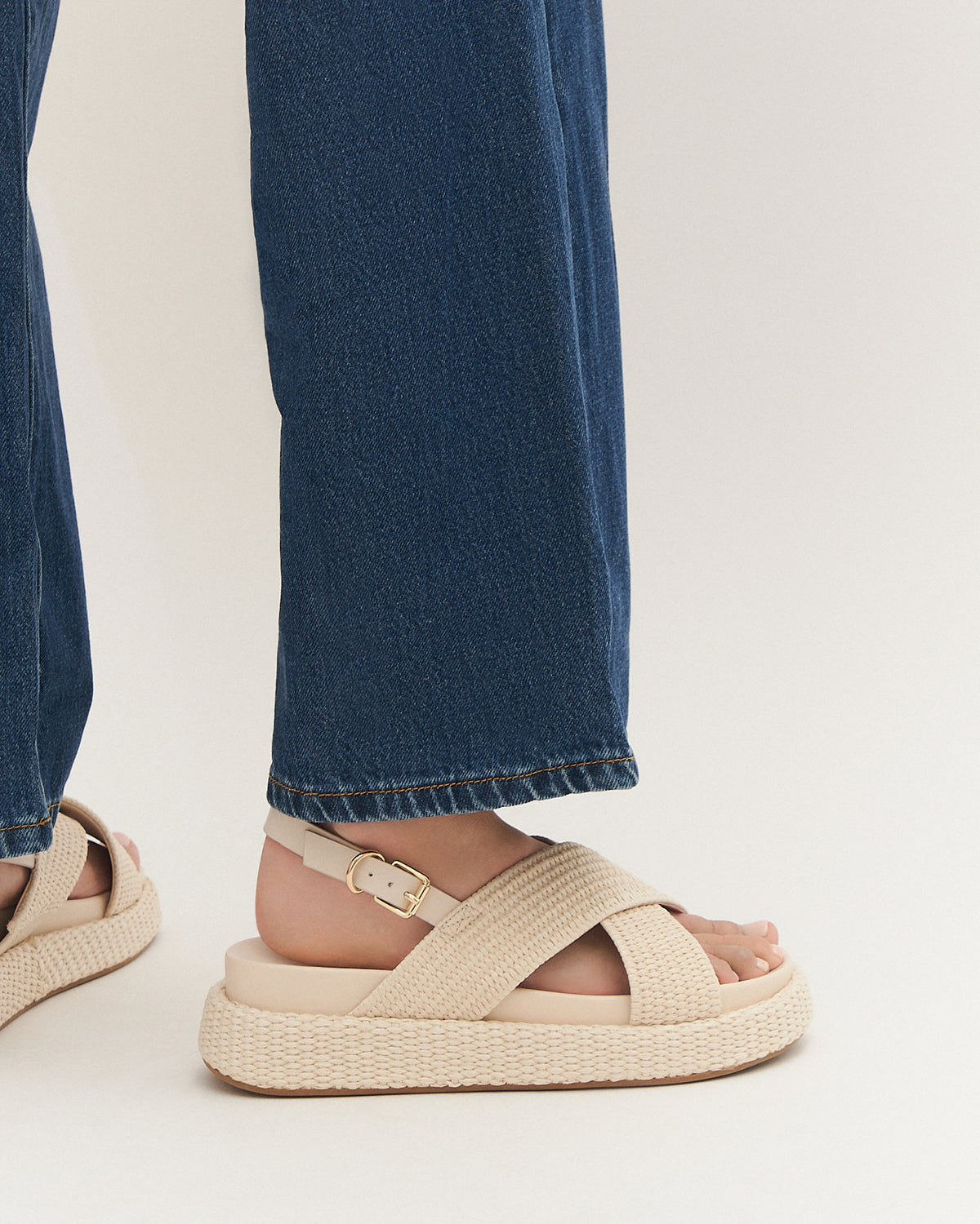MIKEY FLAT SANDALS OFF WHITE RAFFIA