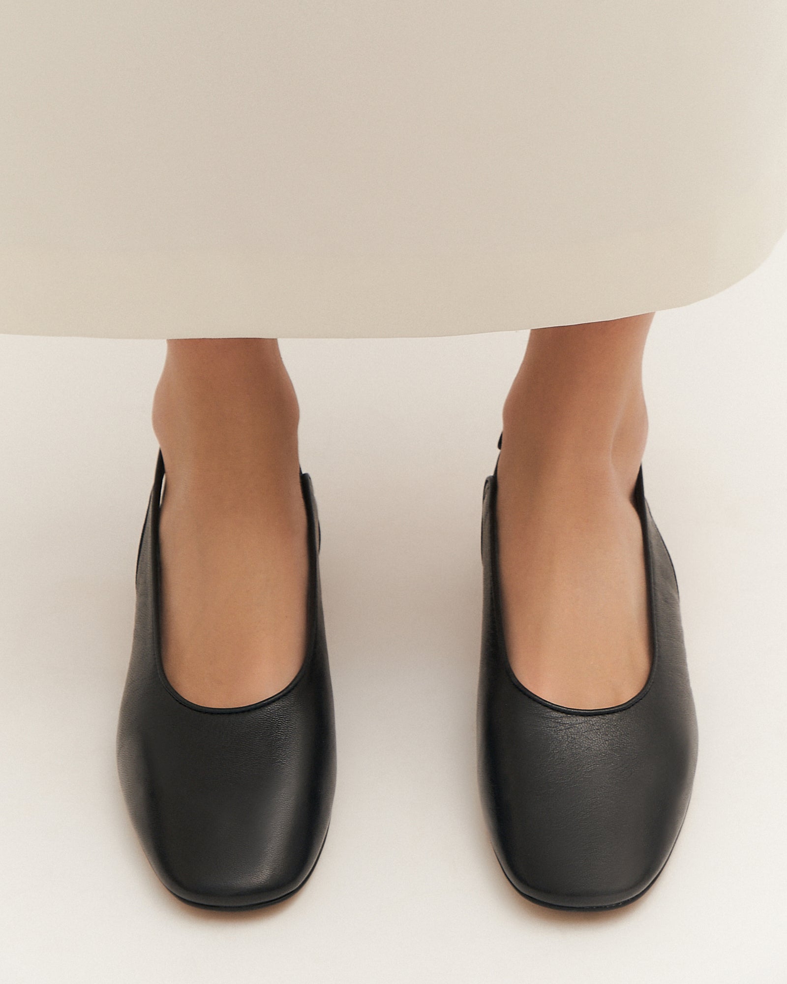 ORBIT LOW HEELS BLACK LEATHER image