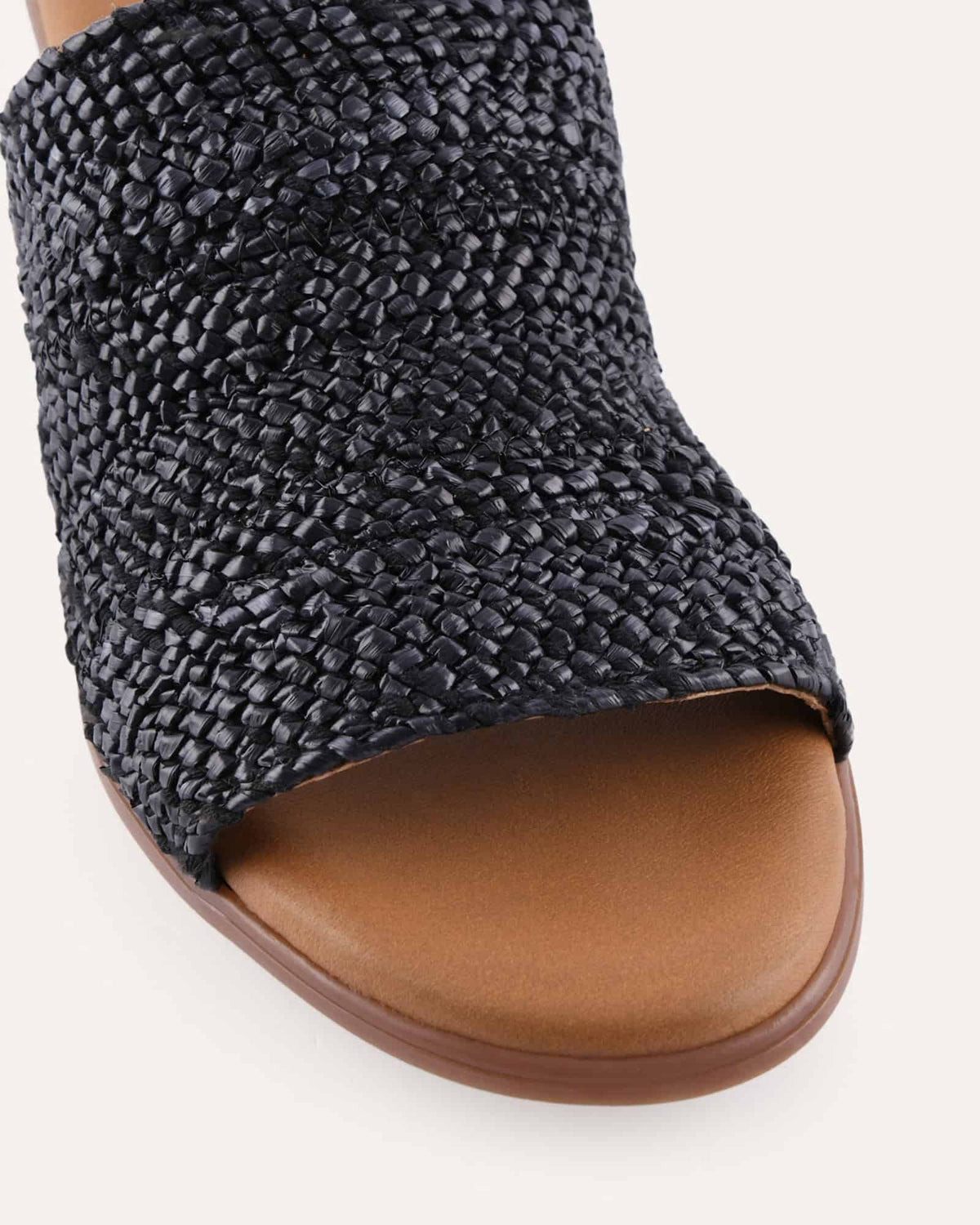 RIPLEY LOW HEEL SANDALS BLACK RAFFIA