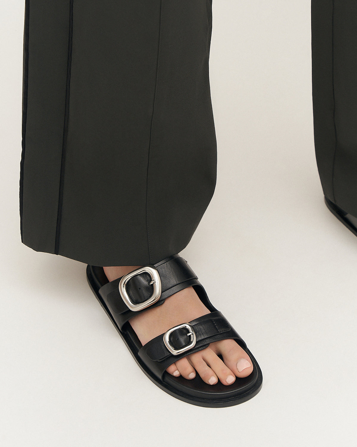 SOL FLAT SANDALS BLACK LEATHER
