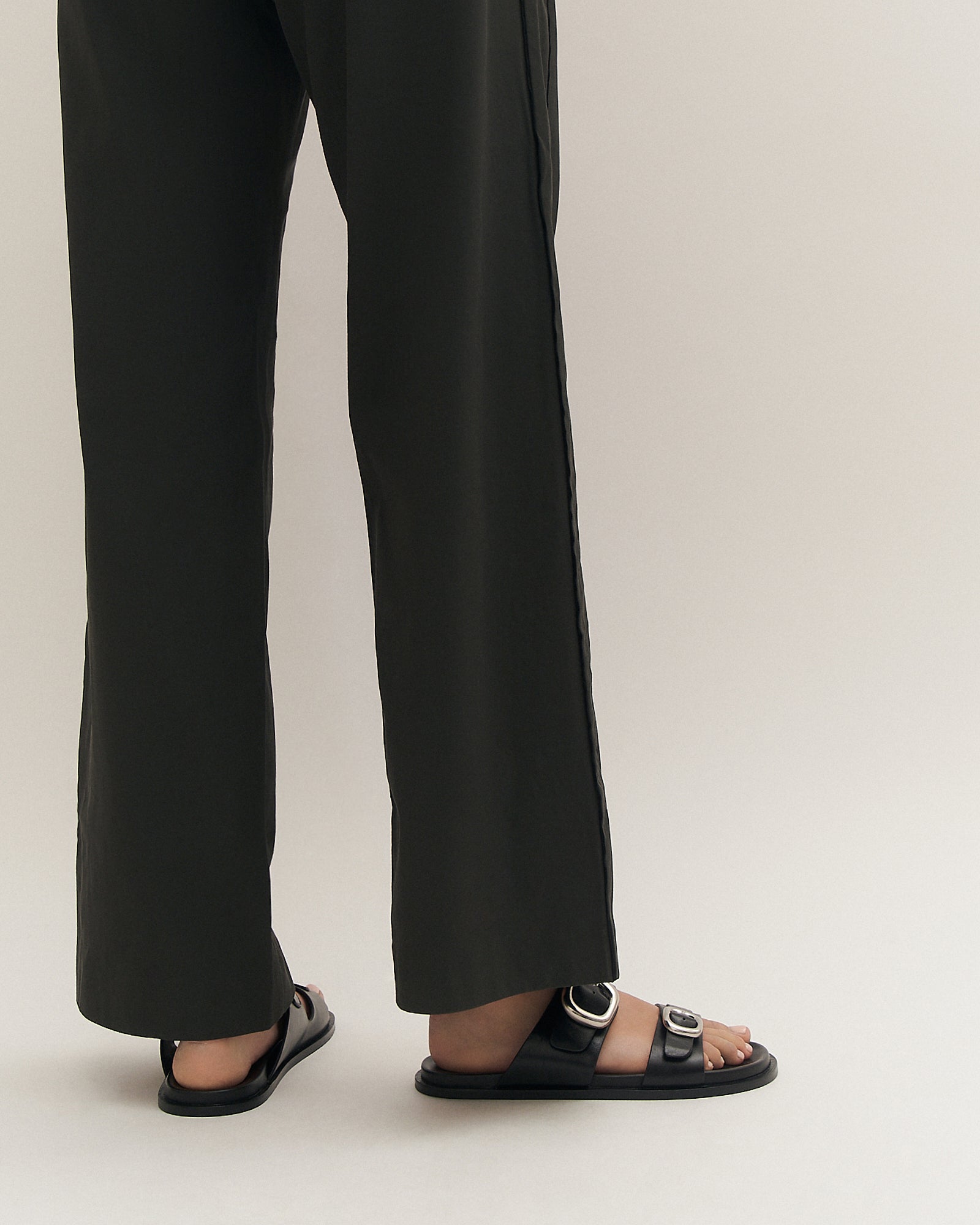 SOL FLAT SANDALS BLACK LEATHER image