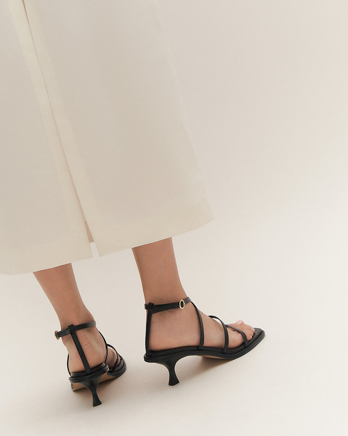 TUCKER MID HEEL SANDALS BLACK LEATHER