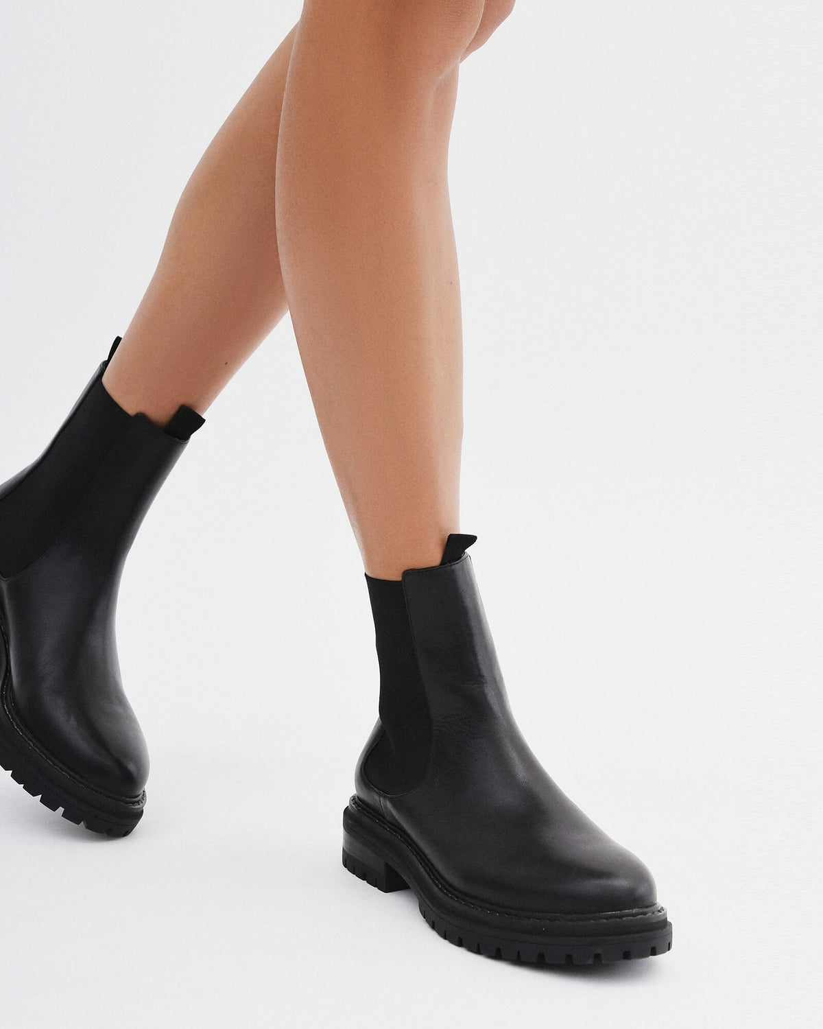 BLOOM FLAT ANKLE BOOTS BLACK LEATHER