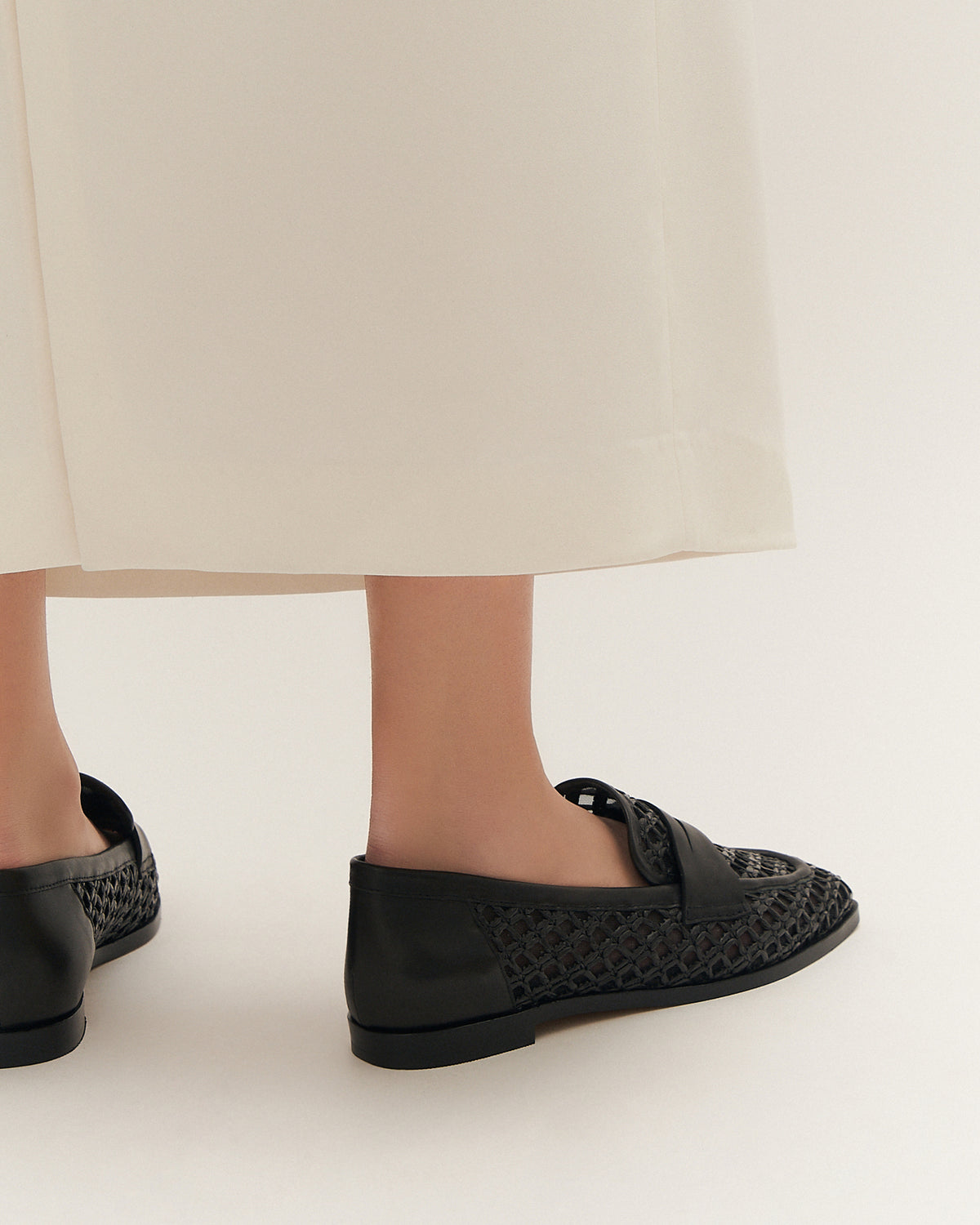 ABBOTT LOAFERS BLACK RAFFIA
