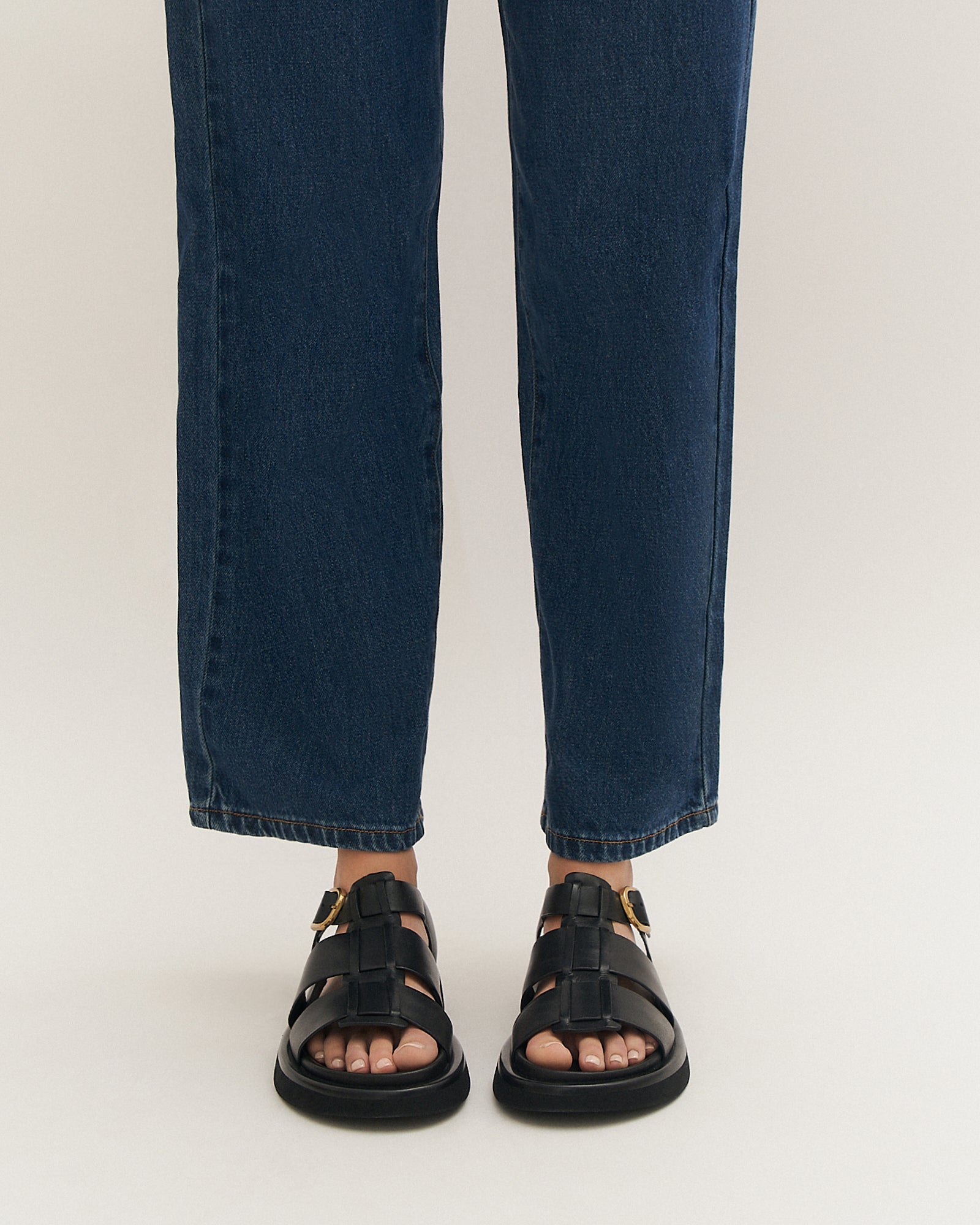 AMINA FLAT SANDALS BLACK LEATHER image