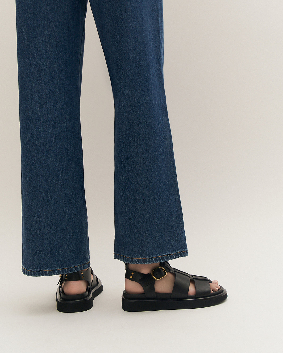 AMINA FLAT SANDALS BLACK LEATHER