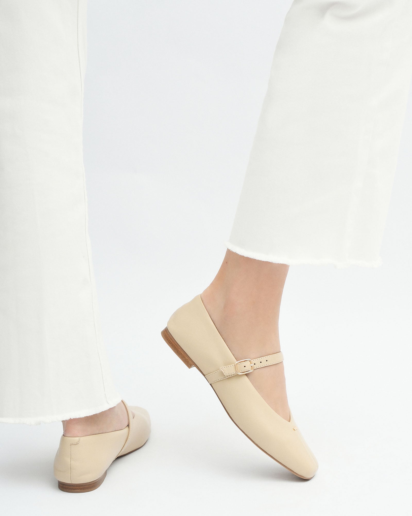 APRIL CASUAL FLATS SAND LEATHER image
