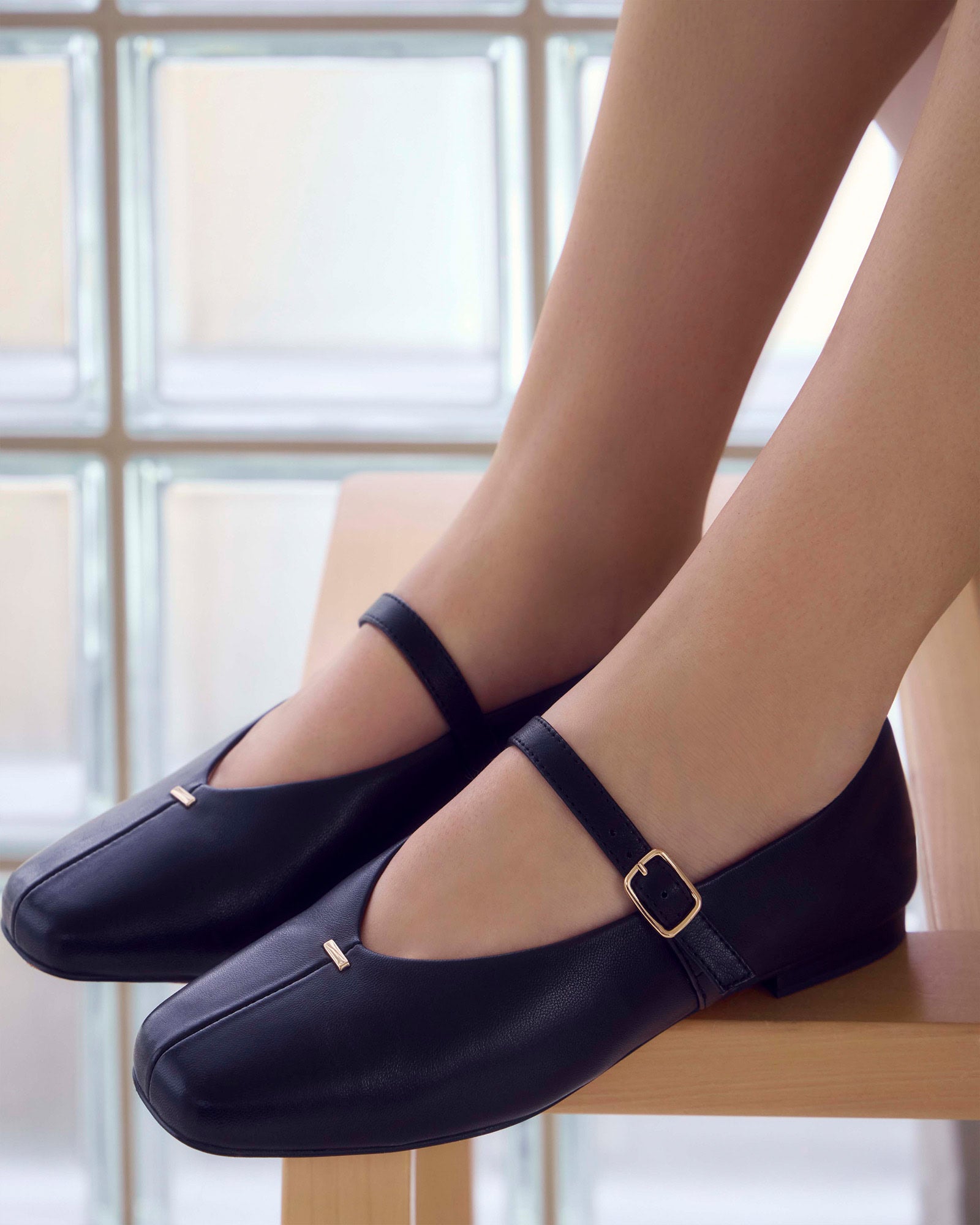 APRIL CASUAL FLATS BLACK LEATHER image