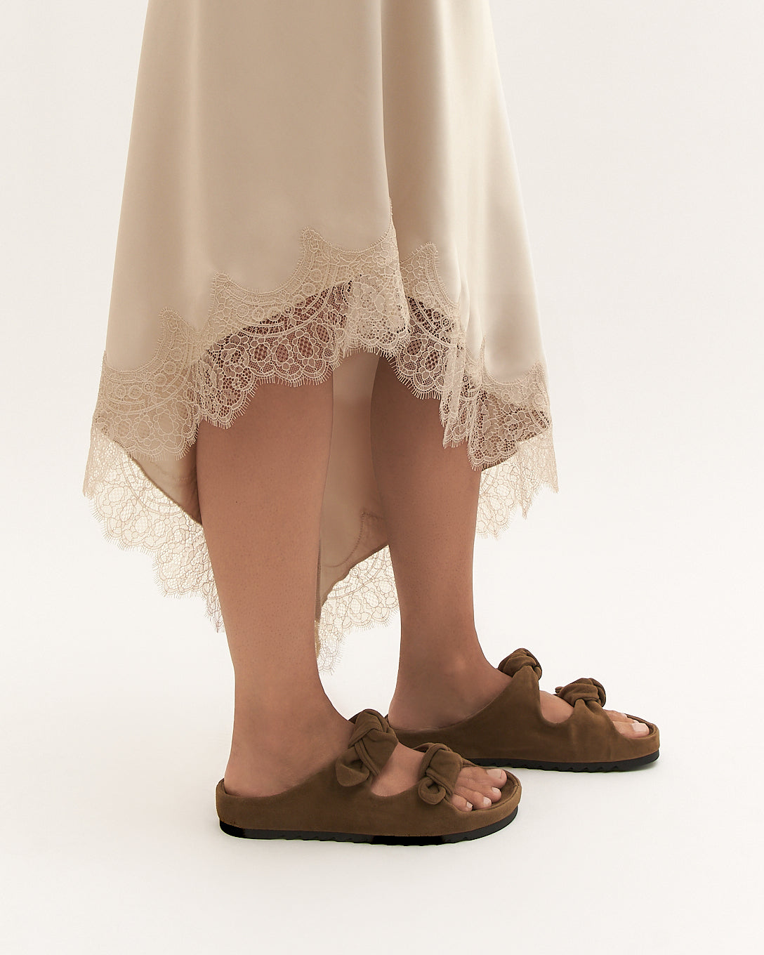 BLOSSOM FLAT SANDALS OLIVE SUEDE image