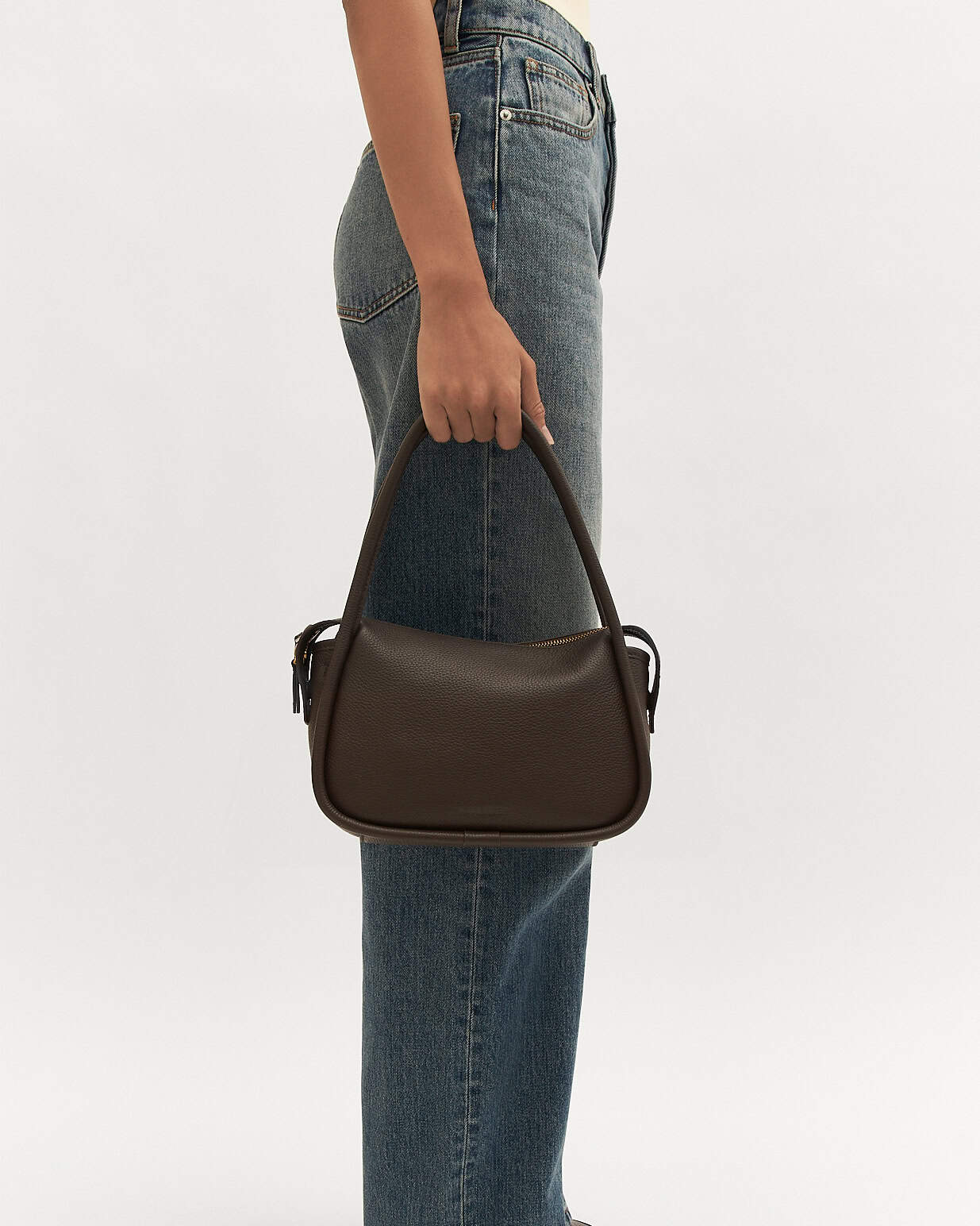 CHASE CROSSBODY BAG BITTER CHOC LEATHER image
