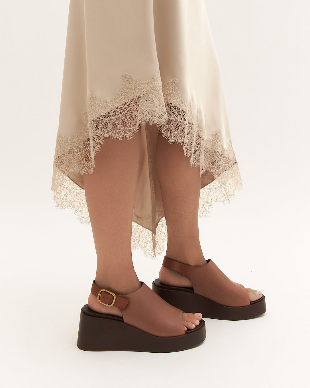 CHERRY MID WEDGE SANDALS BRANDY LEATHER image