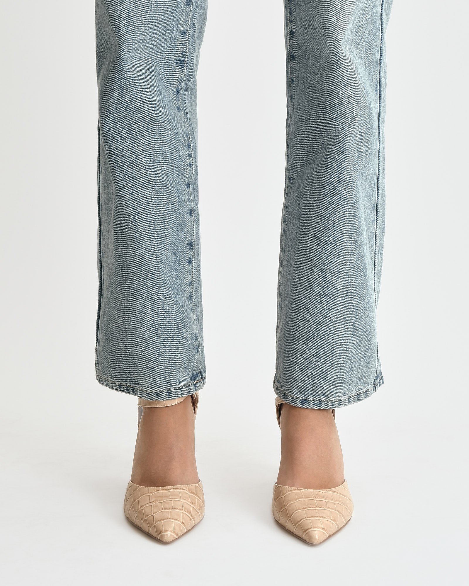 ALMA MID HEELS BEIGE CROC image