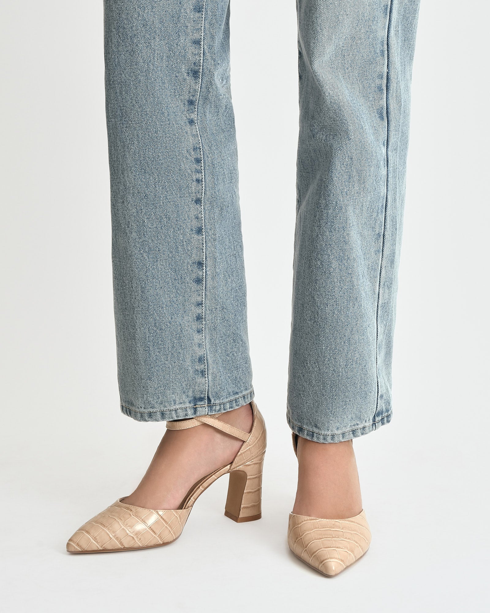 ALMA MID HEELS BEIGE CROC image