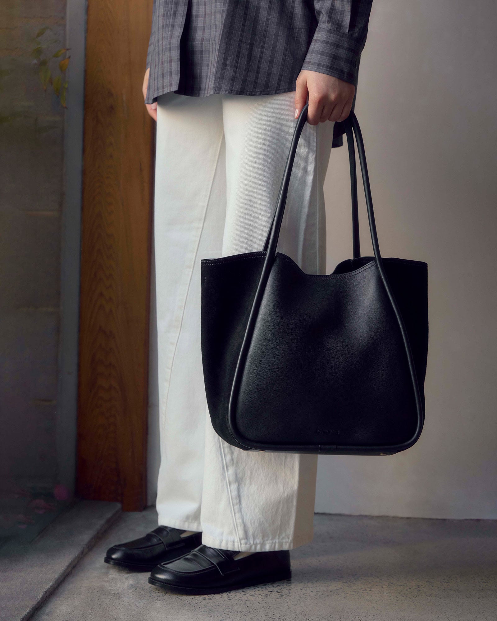 CILLIAN TOTE BAG BLACK LEATHER image