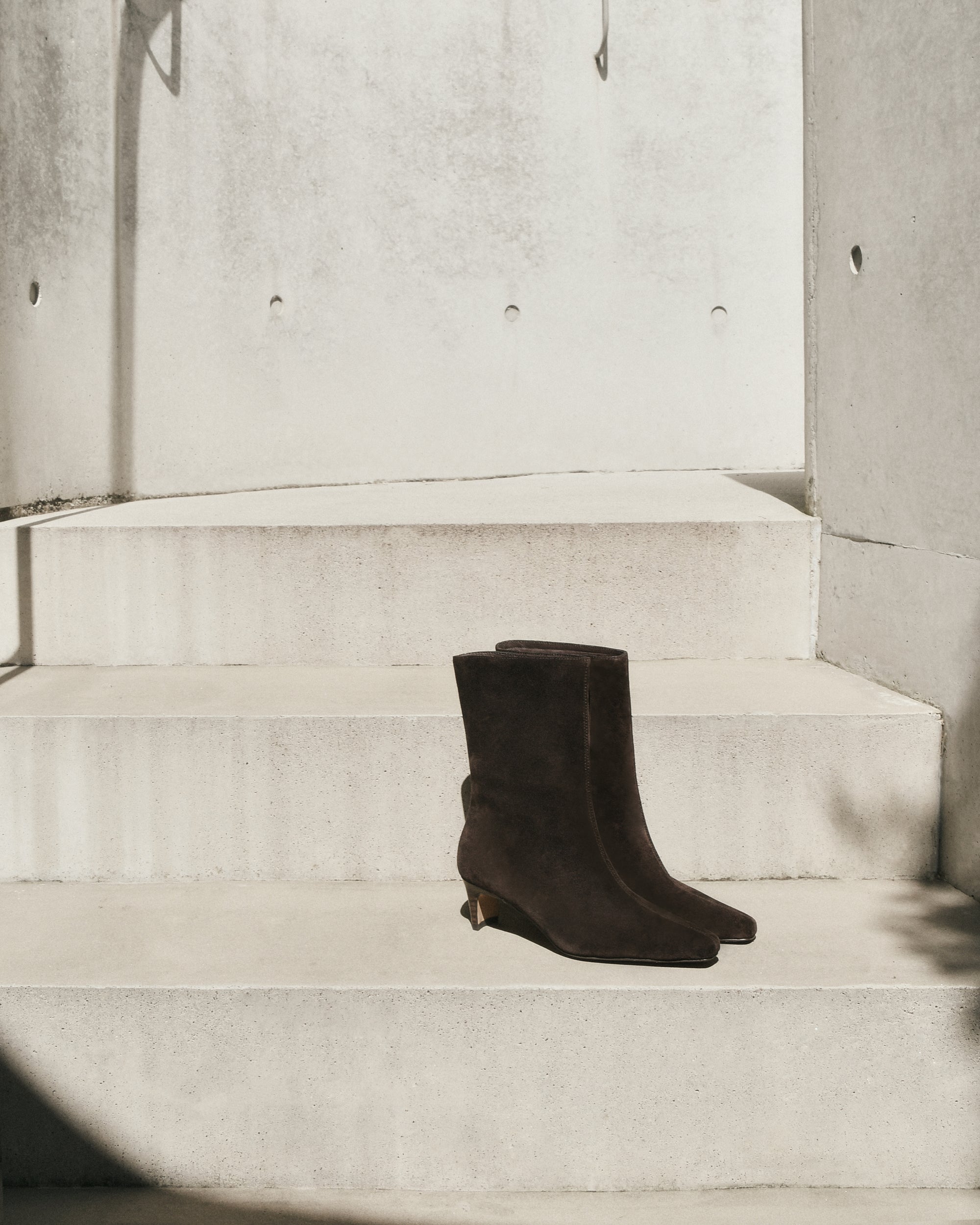SILAS MID ANKLE BOOTS BITTER CHOC SUEDE image