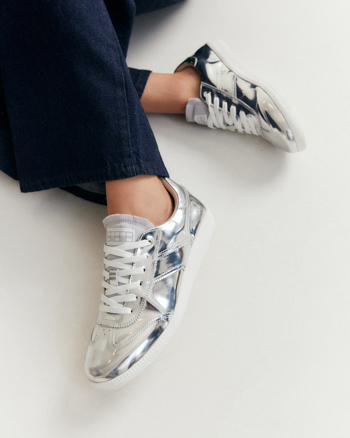 LOLA SNEAKERS SILVER PATENT