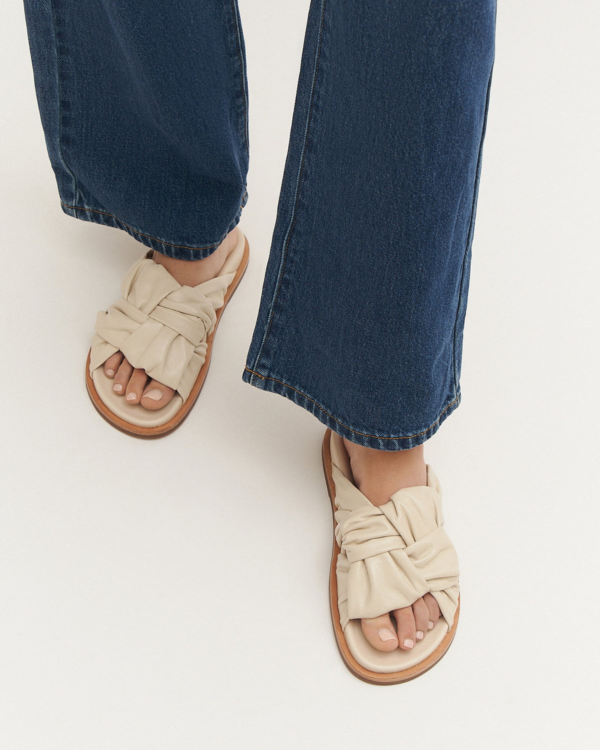 OLLIE FLAT SANDALS OFF WHITE LEATHER