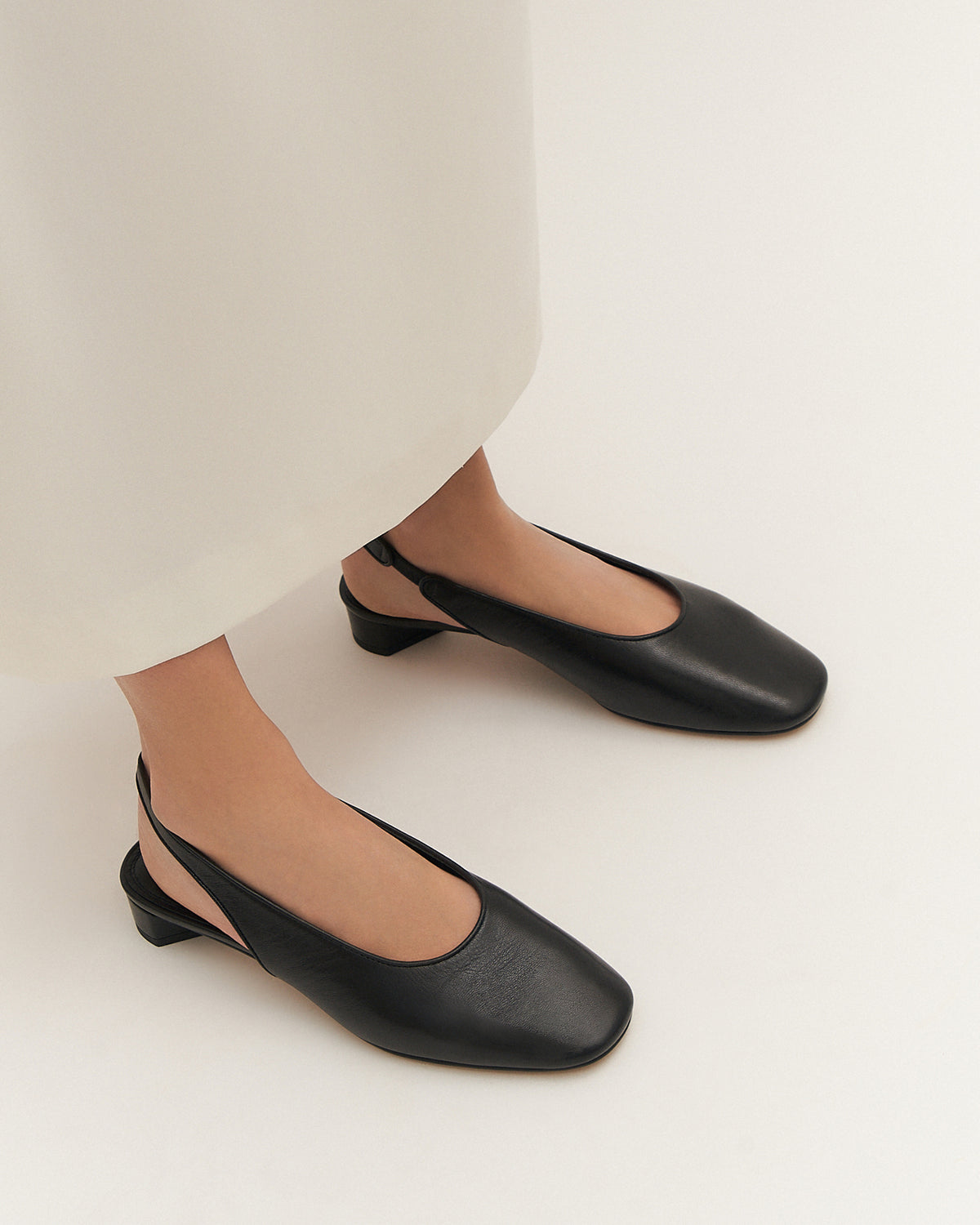 ORBIT LOW HEELS BLACK LEATHER