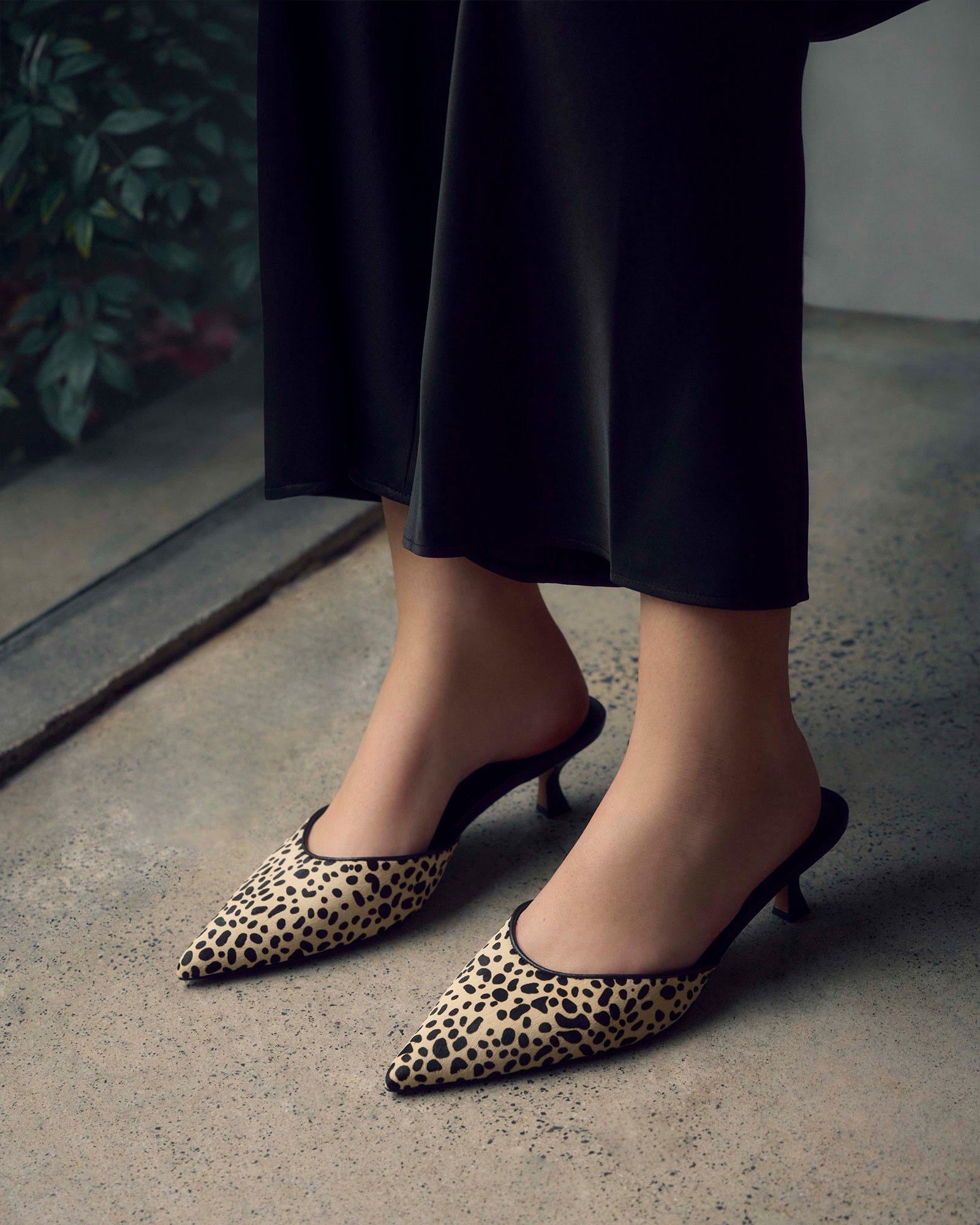 PAIGE LOW HEELS NATURAL SPOT image