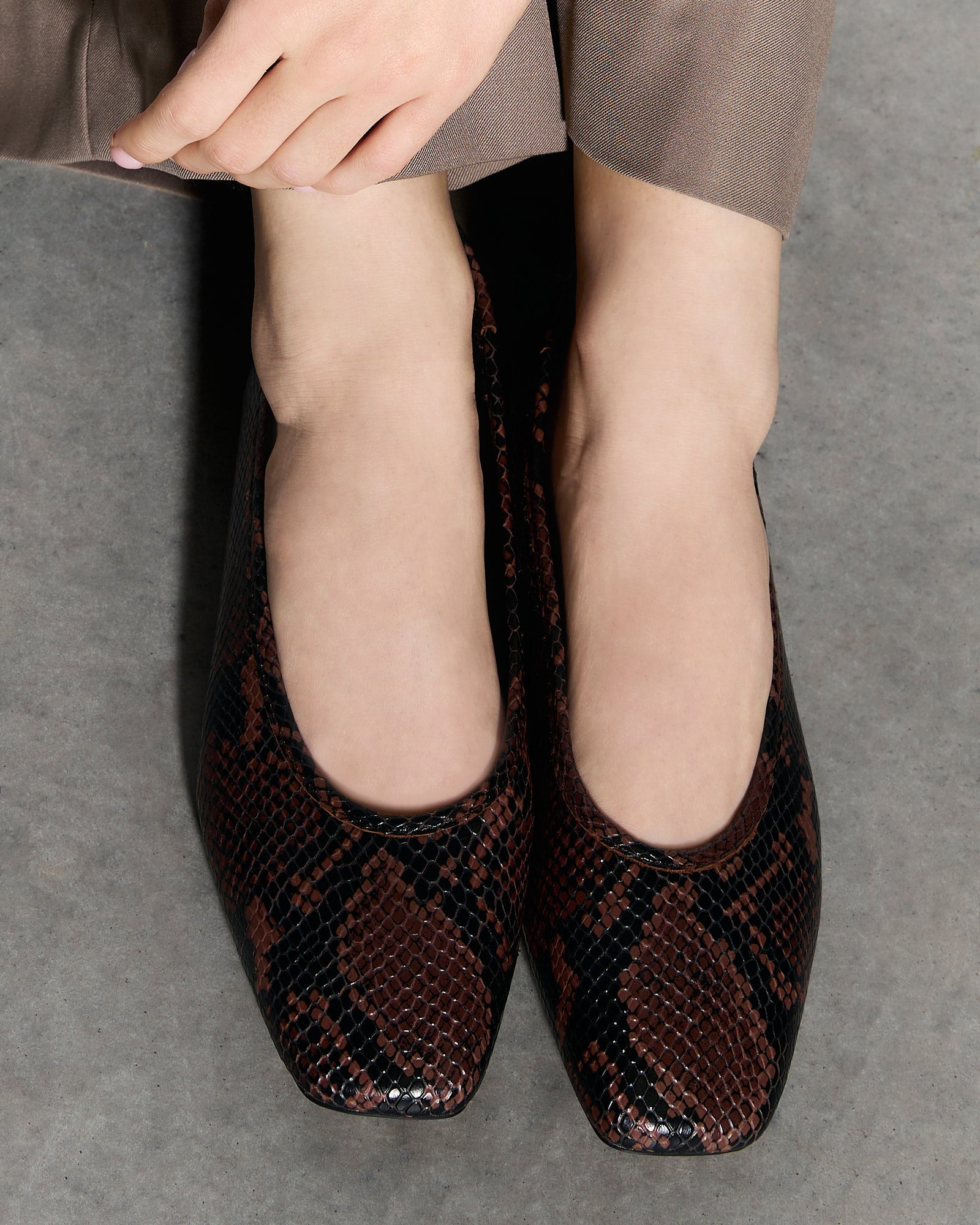 SERENA CASUAL FLATS DARK SNAKE PRINT LEATHER image