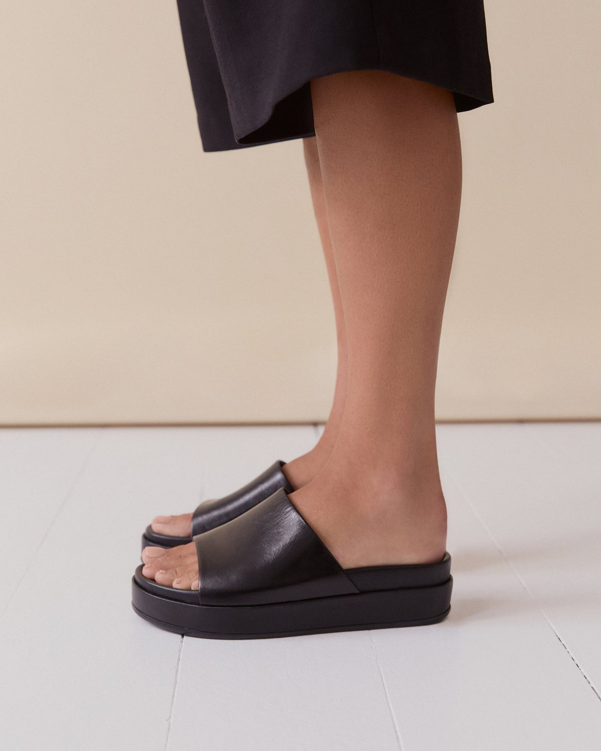 WESLEY FLAT SANDALS BLACK LEATHER