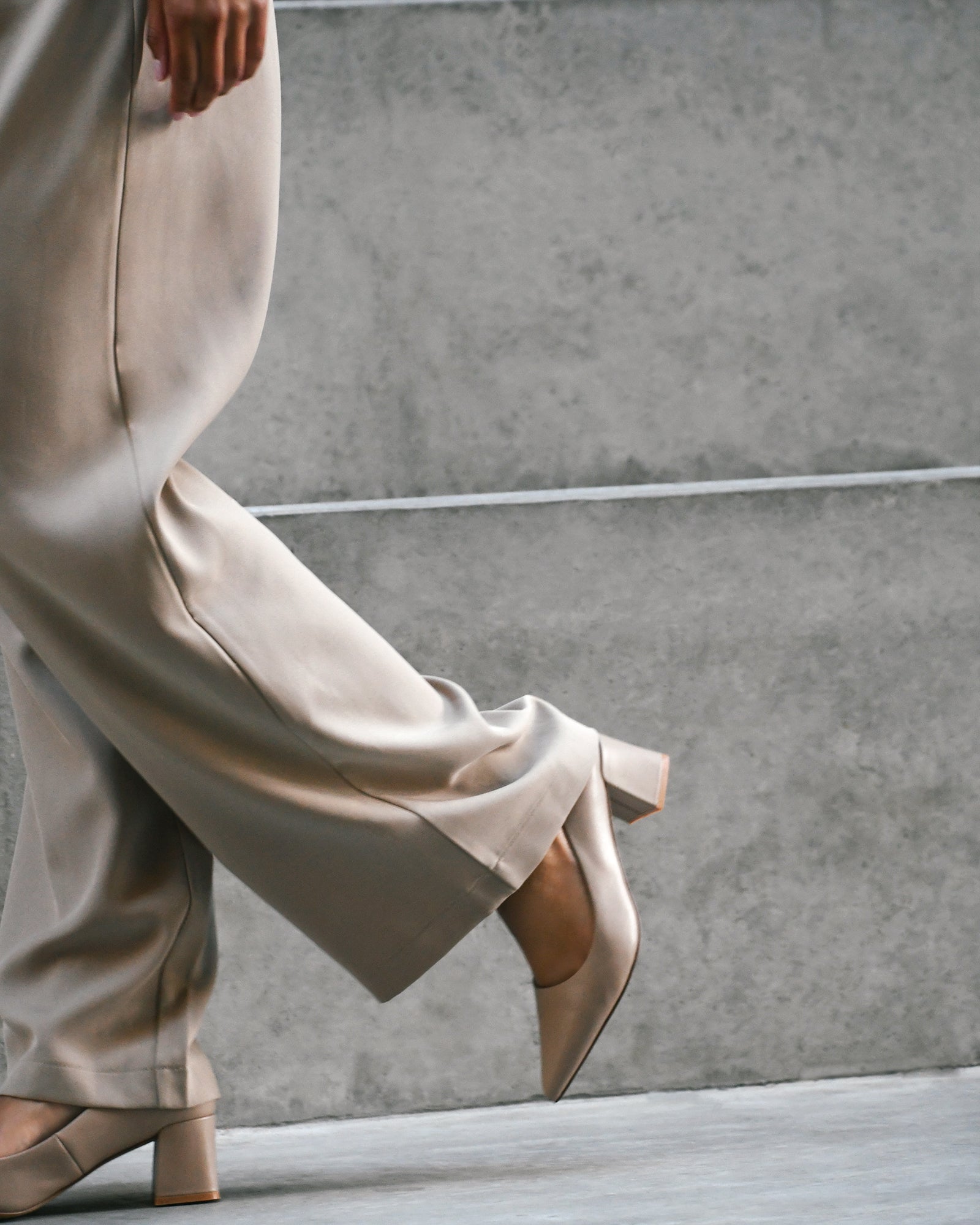 CARRINGTON LOW HEELS TAUPE LEATHER