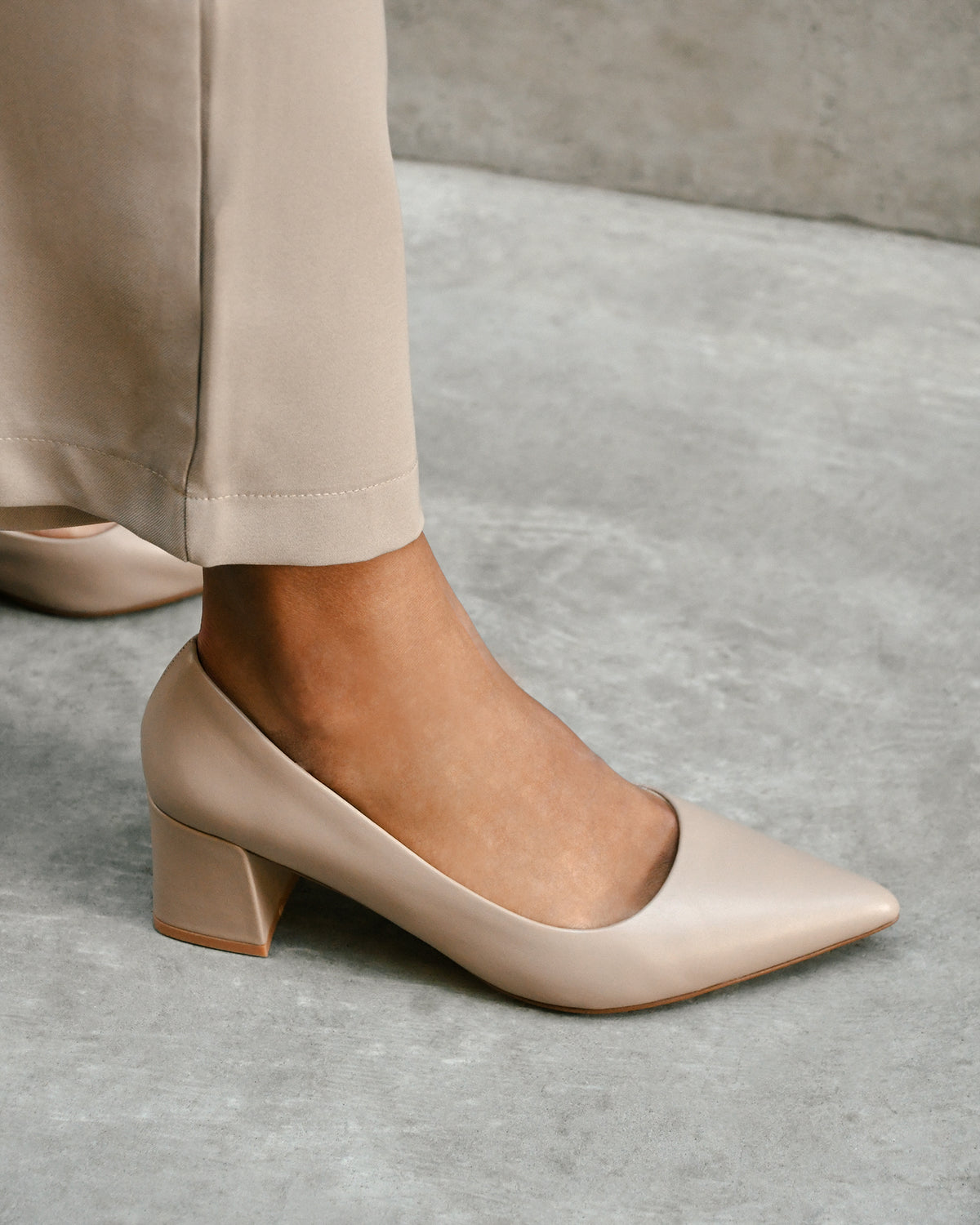 CARRINGTON LOW HEELS TAUPE LEATHER