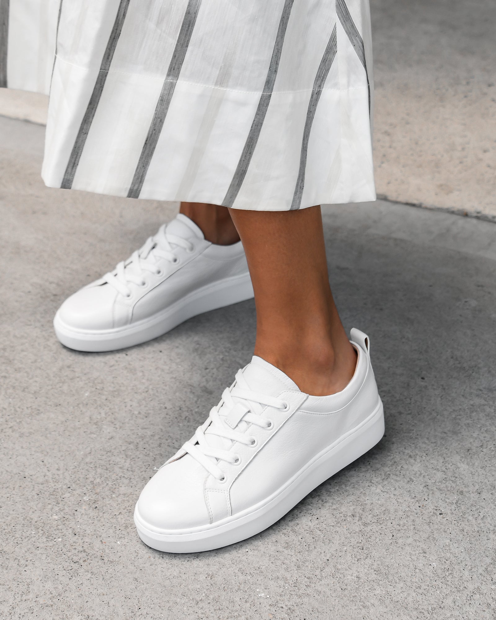 Aggregate 251+ white leather sneakers womens super hot